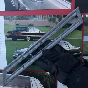 1992-1996 Buick Roadmaster Sedan Opera Light Sail Panel PASSENGER  Exterior Trim - Bild 1 von 24