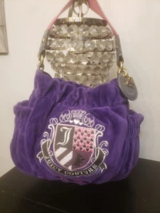 Schöne lila Jouicy Couture Samt Schultertasche - Bild 1 von 6