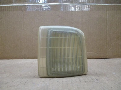 1995-2005 GMC Safari Driver Side Left Front Corner Lamp OEM-16524075 - Image 1 of 4
