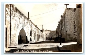 Una calle en cabaña fortaleza La Habana Cuba RPPC foto real postal DOPS E5 - Imagen 1 de 2