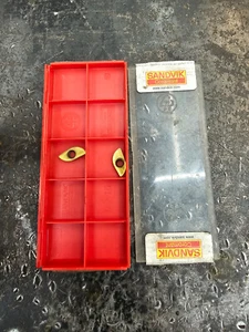 Quantità 2 inserti in carburo Sandvik RA216 RA216-13-02M-M grado 1025 - Foto 1 di 2