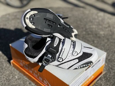 Zapatos de ciclismo de carretera o giro Serfas Podium - 3 pernos y 2 pernos tacos 37 Foto 1 de 4