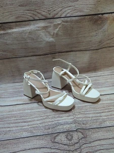 Urban Outfitters White Santana Strappy Block Heels Size 8M - Picture 1 of 9