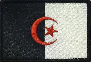 Patch bandiera ALGERIA con gancio fissaggio adesivo versione bianco e nero #2 - Foto 1 di 1