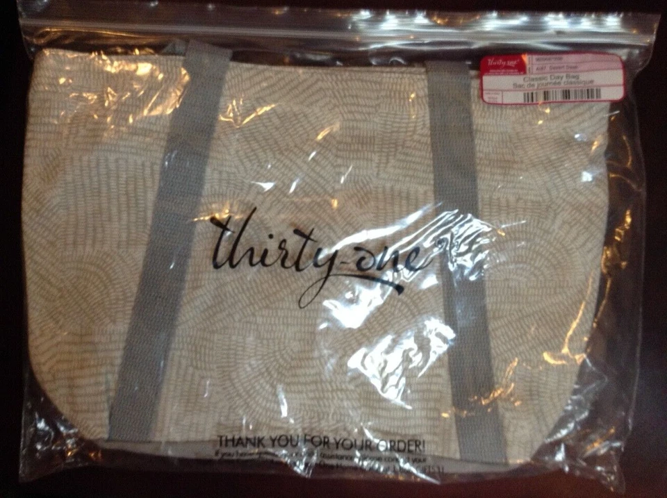 BOLSO CLÁSICO DE DÍA TREINTA Y UNO EN TABLERO DEL DESIERTO Foto 1 de 1