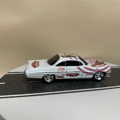 Pontiac Ventura 1961 Johnny Lightning Marvel The Amazing Spider-Man blanco casi nuevo Foto 1 de 4