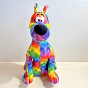 Scooby Doo Arco Iris Tie Dye Peluche Sentado Peluche Juguete Fábrica 33cm 13" - Imagen 1 de 12