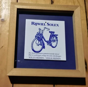 Velosolex Keramik - Kachel SOLEX RIJDEN im Buchenholzrahmen mit Museumsglas - Bild 1 von 8