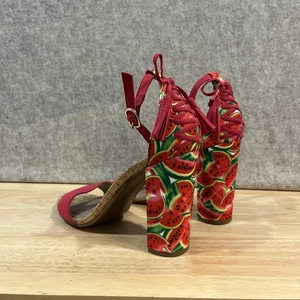 Scarpe Betsy Johnson donna Rallo anguria cinturino blocco corsetto tacco 9 retrò usate in ottime condizioni - Foto 1 di 8