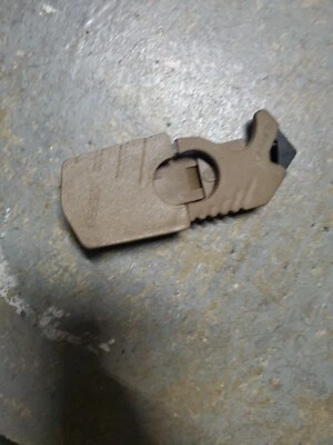 CORTADOR DE CORREA DE CINTURÓN DE SEGURIDAD DE EMERGENCIA GERBER MILITAR CON CLIP MOLLE Usado Foto 1 de 4