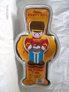 WILTON NEW TOY SOLDIER HOLIDAY Boy Girl + SHAPE ALUM CAKE PAN 502-5161 2105-2037 - Picture 1 of 5