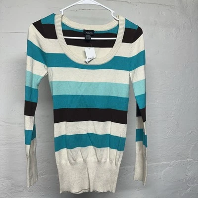 Blusa suéter Rue 21 feminina pequena azul e branca listrada manga longa pull over - Imagem 1 de 4