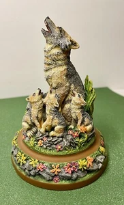 Wolf mit drei Jungen Figur Statuette - Bild 1 von 4