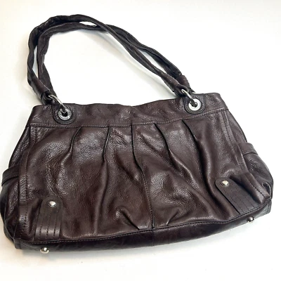 ~B MAKOWSKY Bolso de Hombro Plisado de Cuero Suave Marrón con Divisor de Bolsillo con Cremallera Central Foto 1 de 4