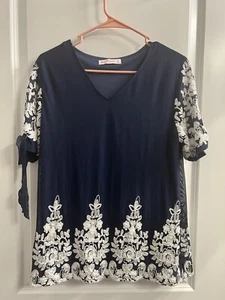 Women Fashion Top Size Medium Embroidered Hem Summer Casual Vacation Boho Texas - Picture 1 of 5