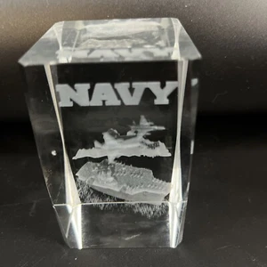 "Pisapapeles portaaviones helicóptero portaaviones de cristal de la Marina de los Estados Unidos grabado en 3D 3"" X 2""" - Imagen 1 de 9