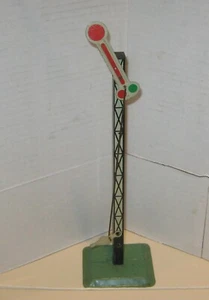 VINTAGE O GAUGE POSTWAR TIN LITHO TWIN FLAG SEMAPHORE- one flag is missing - Picture 1 of 7