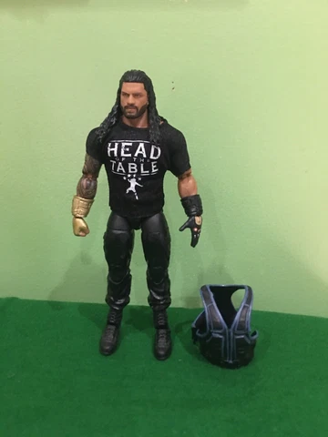 WWE ROMAN REIGNS MATTEL ELITE WRESTLING ACTION FIGURE W/ EXTRA SHIELD VEST Cover