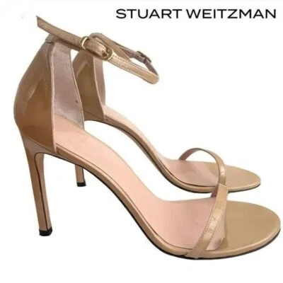 Sandalias con correa Stuart Weitzman Nudistsong para mujer M7.0 Adobe beige charol Foto 1 de 4