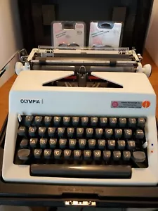 Vintage 1972 Olympia SM9 manuelle Schreibmaschine mit Etui + 2 Bänder fast perfekt! - Bild 1 von 16