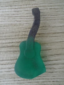 Kosta Boda Green Vintage Gitarre "The Band" Serie signiert K Engman 7090772 - Bild 1 von 5