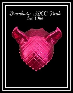 Monster High Draculaura Freak Du Chic SDCC Metallic Bat Ear Helmet Cap - Bild 1 von 3