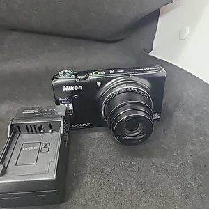 Nikon COOLPIX S9500 18.1MP Kompakt Digitalkamera 22x optischer Zoom - mit Ladegerät  - Bild 1 von 7
