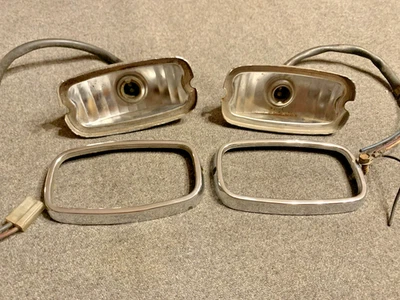 66 67 PONTIAC GTO FRONT PARKING LIGHT ASSEMBLY GRILLE lIGHT HOUSINGS AND BEZELS - Image 1 of 4