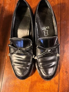 Schwarze Lackleder Brighton Halbschuhe mit Schleifen & silbernen Abnähern Größe 7 1/2 N - Bild 1 von 12