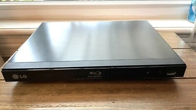 LG BP145 Transmisión por cable Blu-ray Disc Reproductor de DVD 1080P con control remoto y cable HDMI Foto 1 de 2
