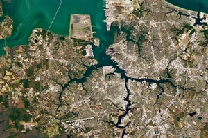 Straßen für Schiffe NASA Earth Observatory Bild Hampton Roads Maritime Hub Archiv - Bild 1 von 1