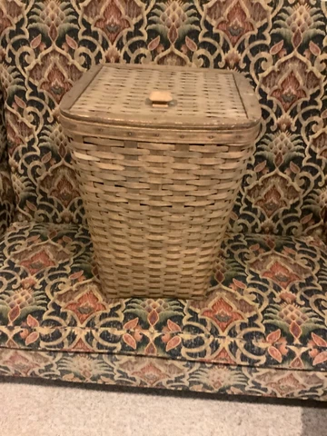 Vtg 1983 LARGE LONGABERGER HAMPER/LAUNDRY BASKET W/  LID 21x17 Old Stain! Cover