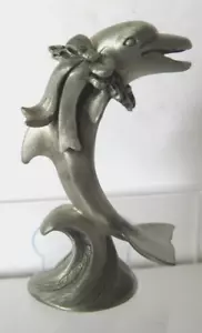 Dolphin Christmas Wreath Pewter Figurine Dolphin Riding Wave 2 1/2" Beach Ocean - Picture 1 of 6