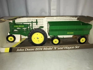 Ertl Jonh Deere 1934 Model A Tractor And Wagon Set 1/16 Scale #5541DO *NRFB* - Picture 1 of 10