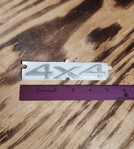 Emblem Mopar 5EM89SA1 Thinking This Is The Chrome Part # Not The Silver Matt. - Foto 1 di 4