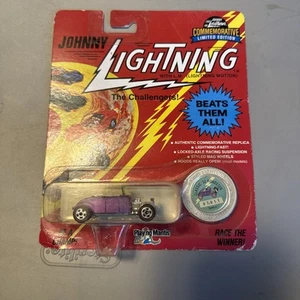 JOHNNY LIGHTNING THE CHALLENGERS CLASSIC '32 FORD ROADSTER - Picture 1 of 1