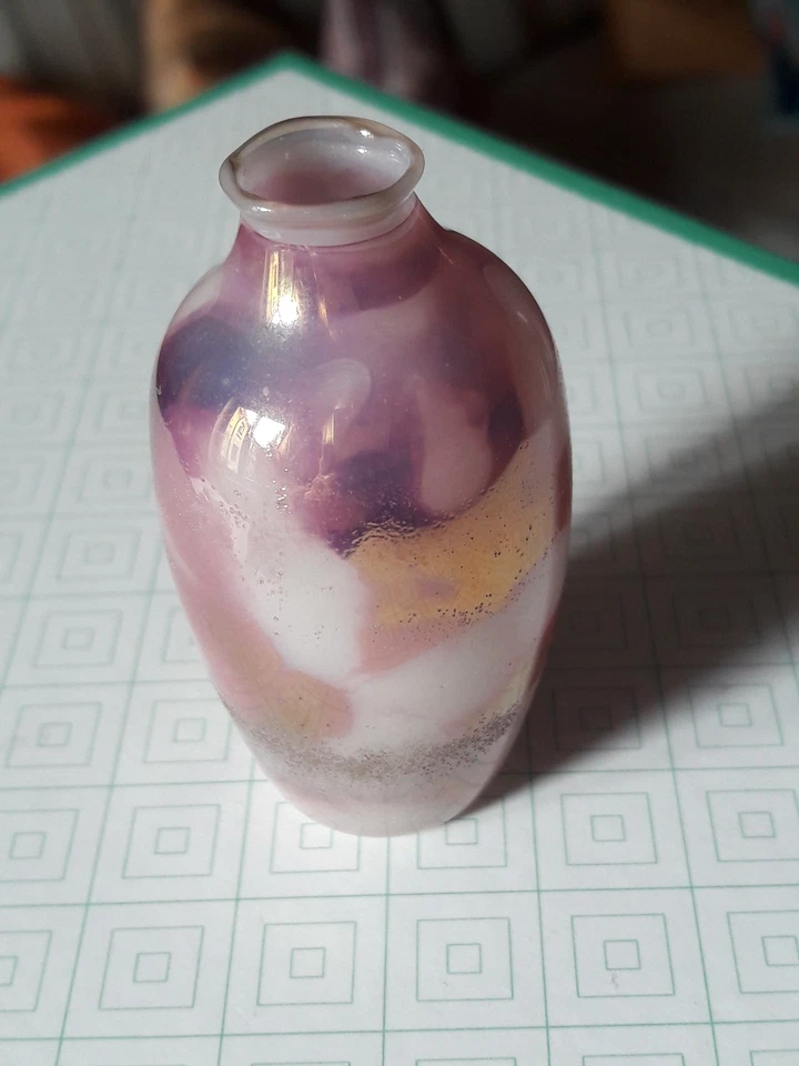 Mundgeblasene Vase, mini, 6 cm hoch, 3 cm breit, Urnenform, weiß,  retro - Bild 1 von 4