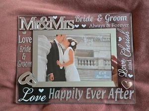Wedding Photo Frame glass Mr & Mrs 6 x 4" - Picture 1 of 4
