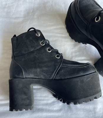 T.U.K. Zapato Bota Plataforma Tuk Mujer 7 Negro Gótico Grunge Banda Cuero Vegano A8663 Foto 1 de 4