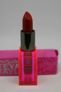 MAC Nude Red Teyana Taylor ~A ROSE IN HARLEM~ Lippenstift Limited Edition Neu - Bild 1 von 8