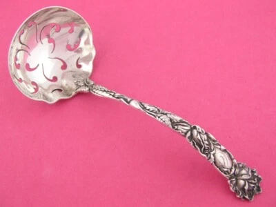 Cucharón/tamizador perforado de plata de ley ALVIN ROSA NUPCIAL 1903 Foto 1 de 4