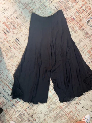 Flores and Flores pantalones palazzo seda talla 14 parecen maxi falda Foto 1 de 4