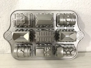 Nordic Ware Train Cake Pan Mold Cup Bundt Cast Aluminum 9 Train Cars 5 Cups USA - Picture 1 of 7