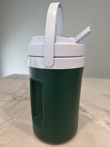 Rubbermaid Thermos Pitcher 1591 1/2 Gallon Capacity Green & White Insulated - Picture 1 of 6