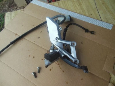 ГЛАВНЫЙ ЦИЛИНДР ПЕДАЛЬНОГО ТОРМОЗА 2018 HONDA CB300F ПРАВАЯ ЗАДНЯЯ УСТАНОВКА ЗАДНИЙ КОМПЛЕКТ НОЖНАЯ ОПОРА - Изображение 1 из 4