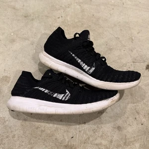 Nike Free RN Flyknit Damen schwarz weiß Laufen Sportschuhe Turnschuhe Größe 7,5 - Bild 1 von 10