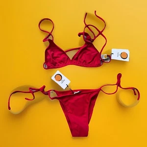 Tropic of C Triangel Top & String Bikinihose Mohn/Rot Medium (Neu mit Etikett) - Bild 1 von 5