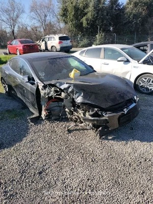 Potenciador de freno Tesla Tesla S 2017 Foto 1 de 4