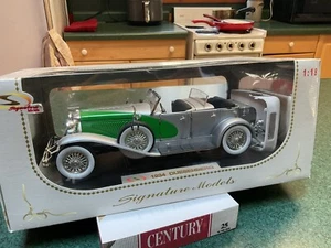 1/18 Signature Models 1934 Duesenberg Car, Green And Silver NIB - Picture 1 of 3