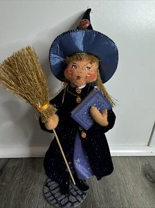 Annalee 2007 Bewilda Bruja 10" Muñeca Halloween Escoba y Libro Nuevo sin Etiquetas - Imagen 1 de 6